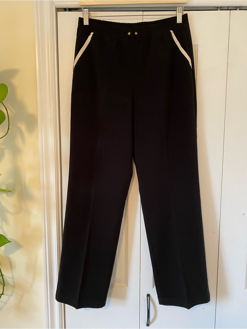 St. John Black Elastic Waist Straight Track Style Pants Cream Contrast Trim Sz S